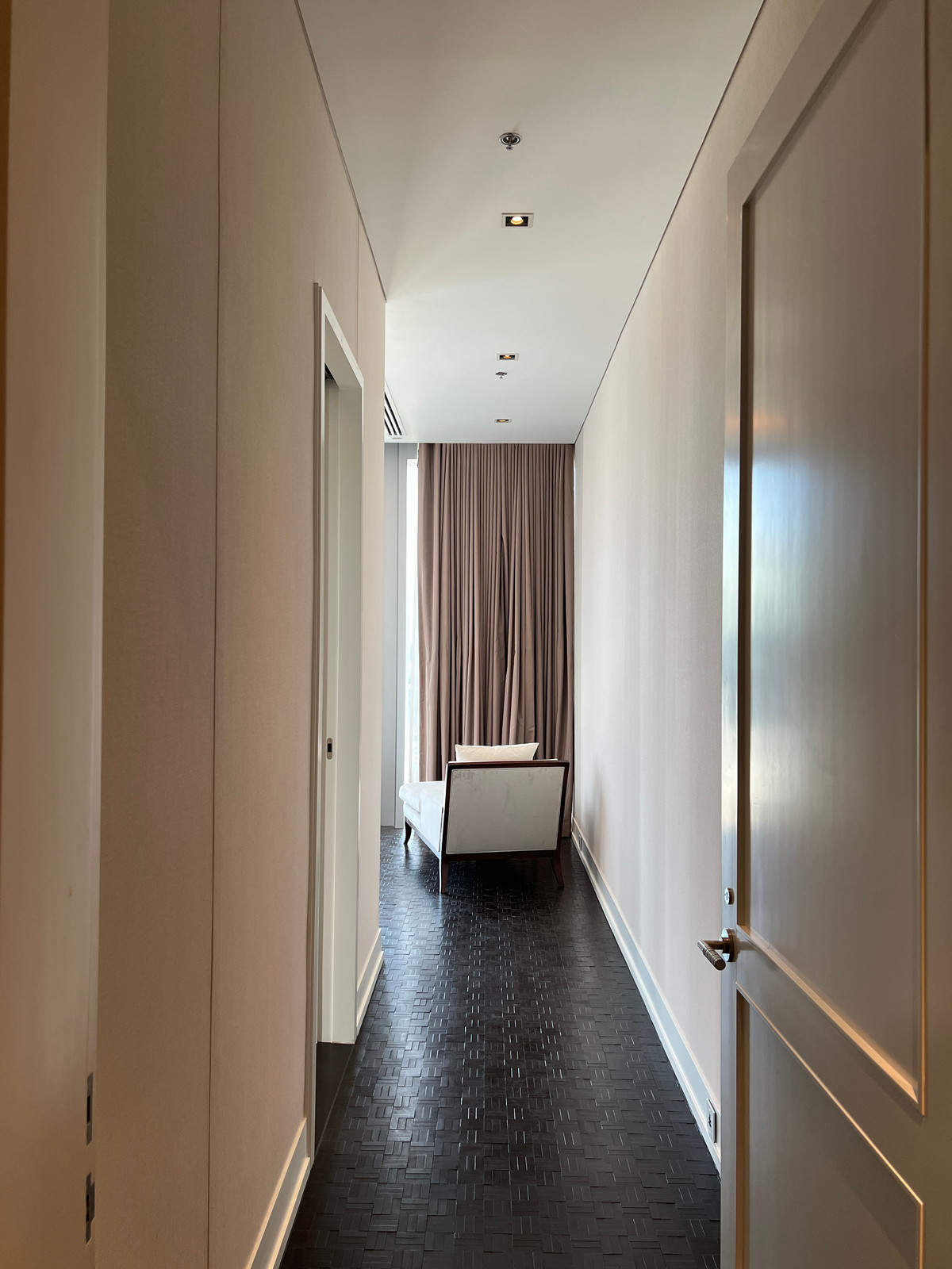 ขายคอนโดสาทร นราธิวาส : 🚨🔥 ขายด่วน | Ritz-Carlton Residences | 3 นอน | 211 ตร.ม. | ชั้น 28 | 65 ล้าน ALL-IN ⚡ ไม่มีค่าโอน ⚡ ไม่มีภาษี ⚡ ไม่มีค่าใช้จ่ายเพิ่ม | ~308K/ตร.ม. เทียบตลาด 440K/ตร.ม. 💰 ต่ำกว่าตลาด 30% 🏙️