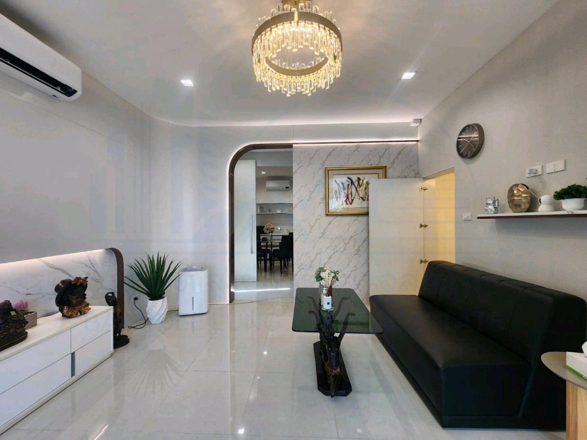 ให้เช่าทาวน์โฮมโชคชัย4 ลาดพร้าว71 : ให้เช่า Townhome Office ลาดพร้าว 73🌳☀️☀️ 拉普拉奥 73 号联排别墅办公室出租。