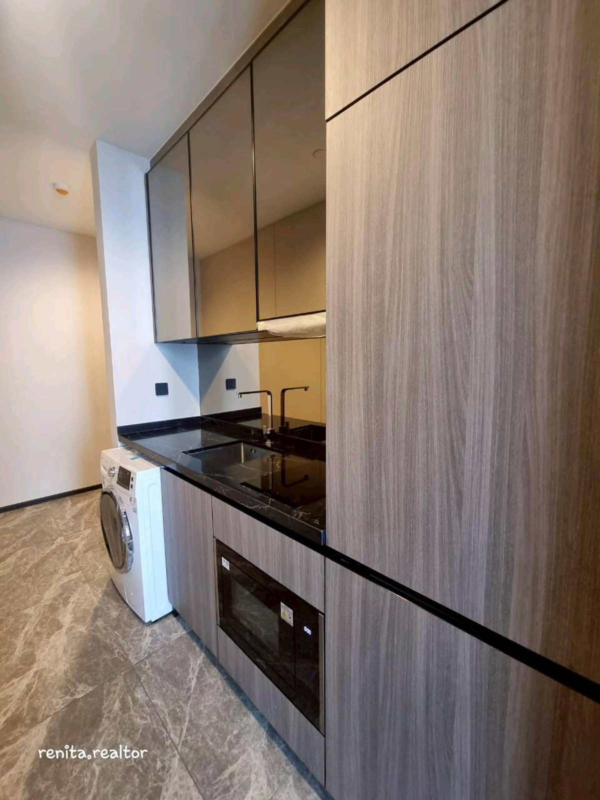 ให้เช่าคอนโดสุขุมวิท อโศก ทองหล่อ : ปล่อยเช่าคอนโดหรู AESTIQ Thonglor – ห้องสวย เลี้ยงสัตว์ได้ (Pet-Friendly) ใจกลางทองหล่อ! 🐾✨48,000 บาท 40 ตรม. 1 นอน