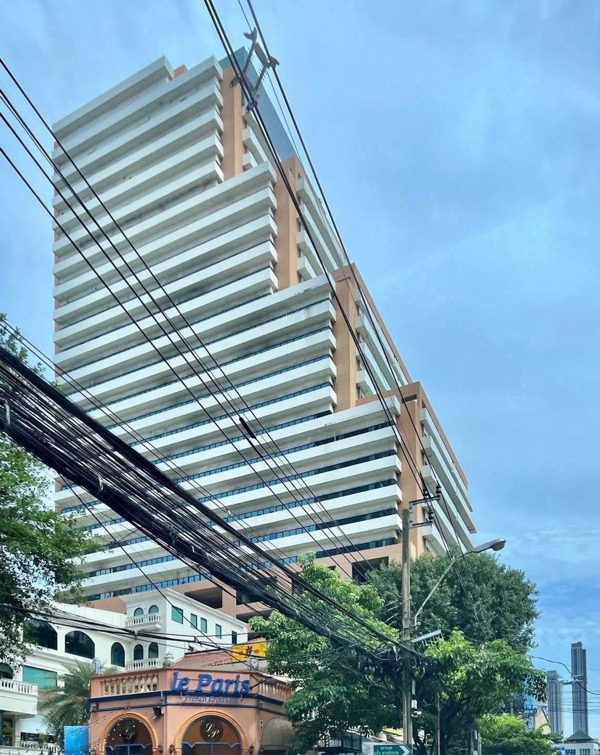 ให้เช่าสำนักงานสุขุมวิท อโศก ทองหล่อ : ให้เช่า  Office แถว Sukhumvit  ใกล้ BTS Ekamai พร้อมว่างให้เช่าเริ่ม1 เม.ย. 2569 