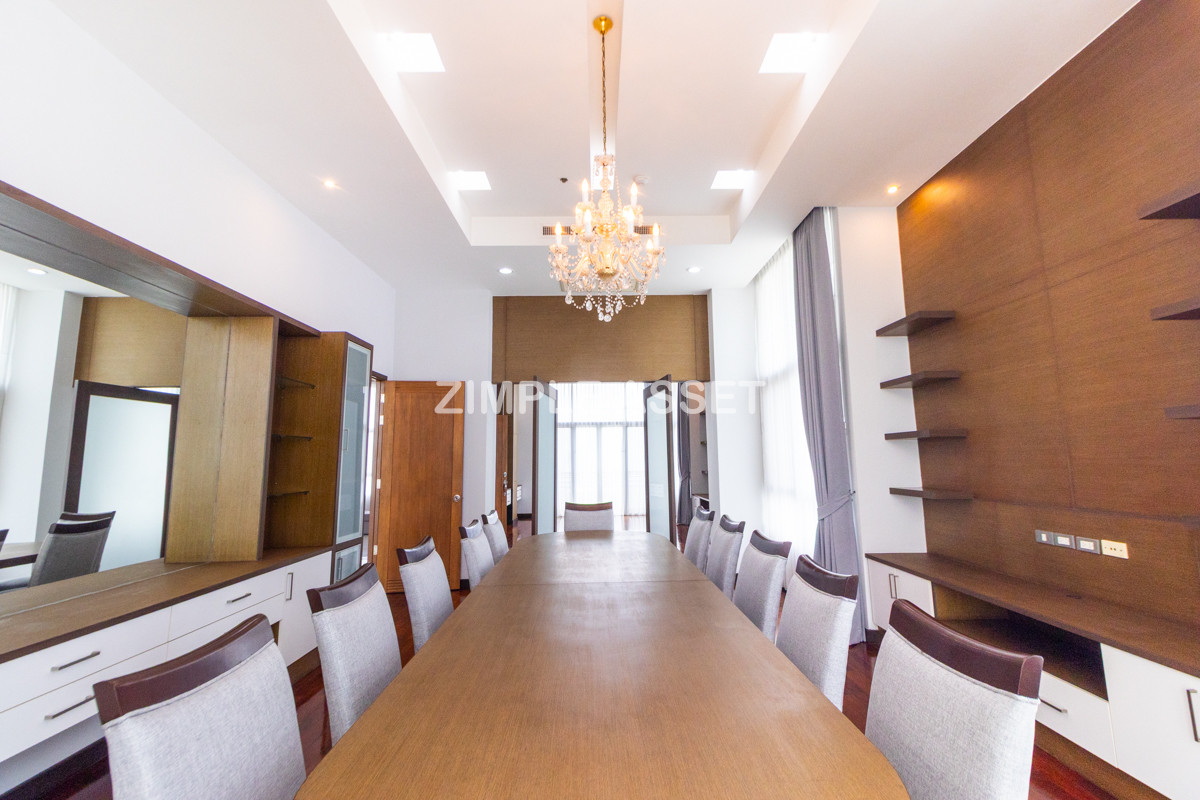 For RentSukhumvit, Asoke, Thonglor : Line ID: @zimple_asset Luxury aprtment in center of sukhumvit. Offering premium facilities for an elevated living experience. Surrounded by leading shopping malls in a prime location.