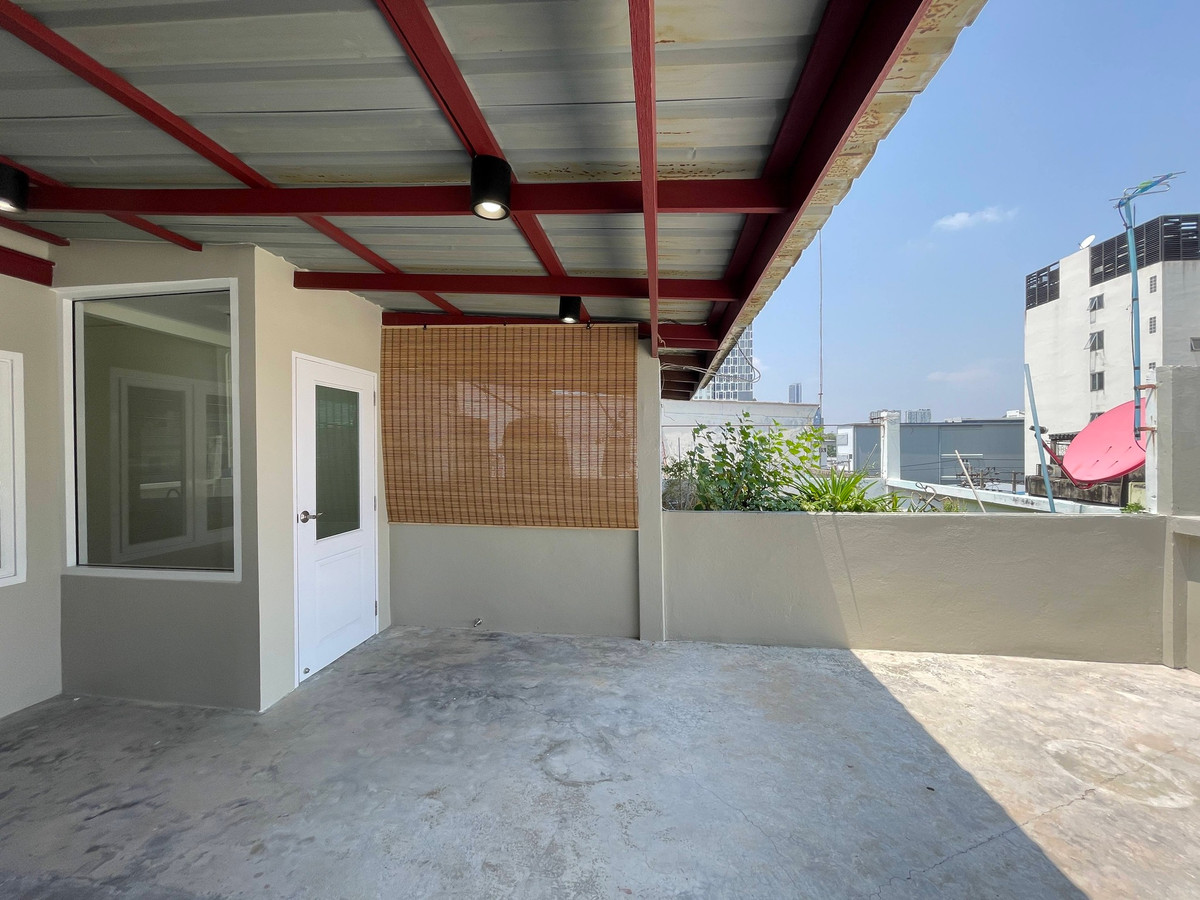 ให้เช่าทาวน์โฮมอ่อนนุช อุดมสุข : RH040326 ให้เช่า ทาวน์เฮาส์รีโนเวทใหม่ 2 ห้องนอนขนาดใหญ่ at สุขุมวิท 93 ใกล้ BTS บางจาก เพียง 150 เมตร