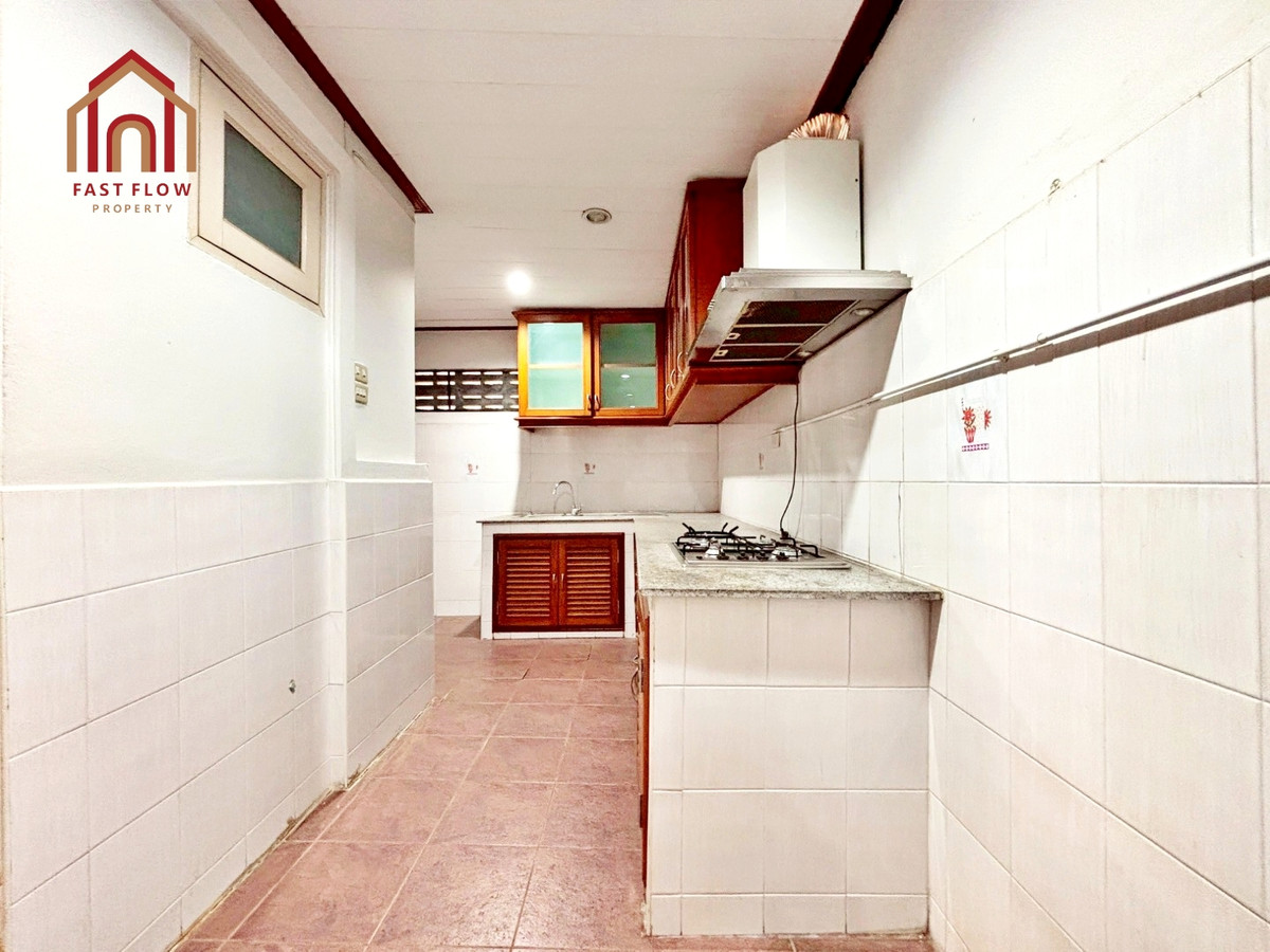 For RentPathum Thani,Rangsit, Thammasat : Twin house for rent, Burirom, 36 sq m, Rangsit, Khlong 4, kitchen addition, Phra Ong Chao Sai Road. Single house mood Sawai Pracharat Road MAY