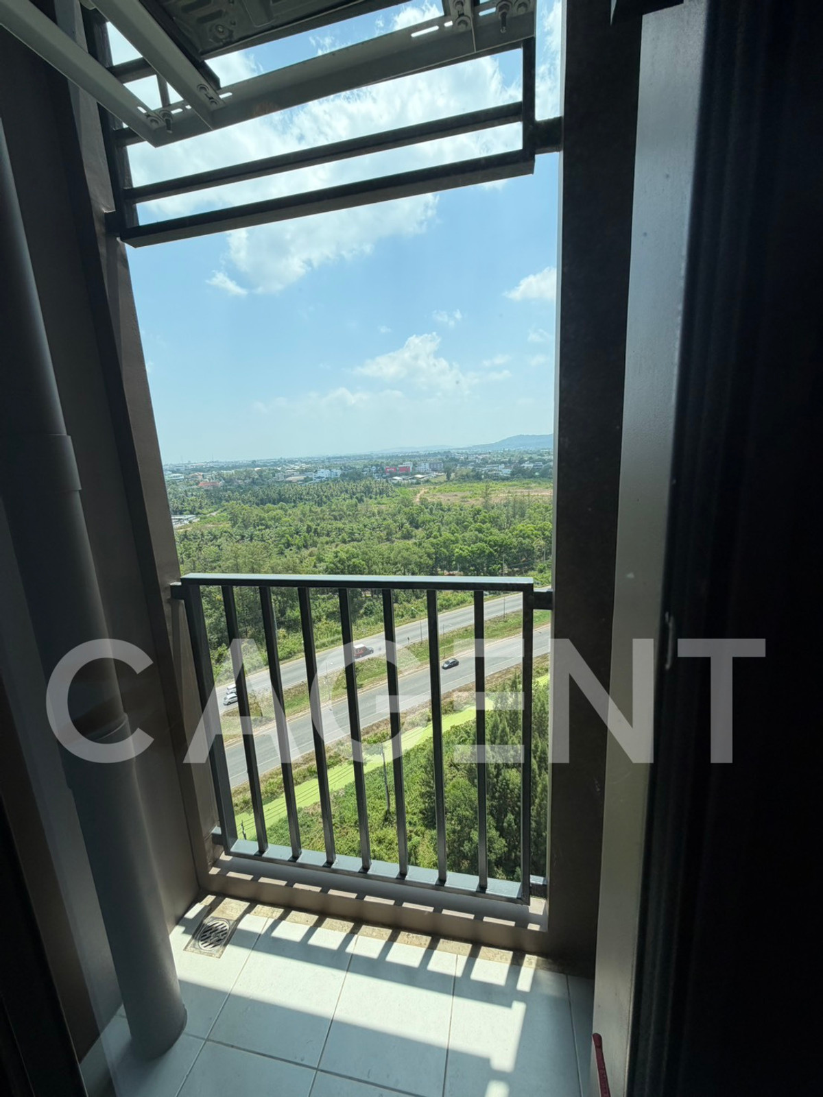 For RentCondoKoh Samui, Surat Thani : For rent: Escent Ville Surat Thani project, next to Central Surat Thani. Ready to move in, new project, high-rise building.
