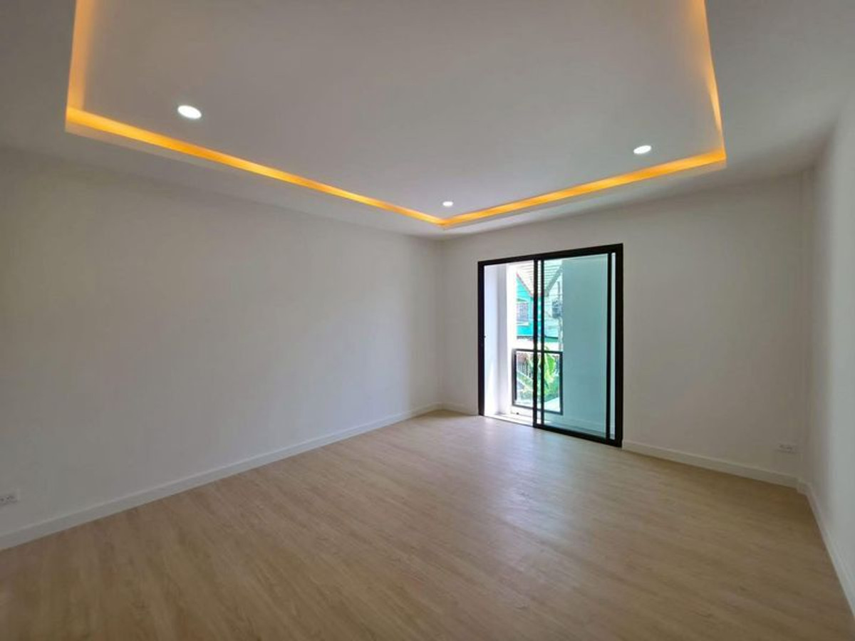 ขายทาวน์โฮมนวมินทร์ รามอินทรา : ขายทาวน์โฮม 2 ชั้น หมู่บ้านตะวันนา จตุโชติ 12 (Tawanna Chatuchot 12) ขนาด 17 ตารางวา 2 ห้องนอน ถนนจตุโชติ แขวงออเงิน เขตสายไหม กรุงเทพมหานคร