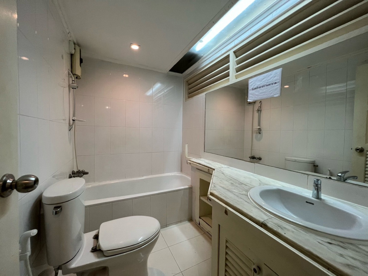 For RentHome OfficeWitthayu, Chidlom, Langsuan, Ploenchit : Home office for rent, Ploenchit • Chidlom, near BTS 950 meters and Lumpini Park / Ratchadamri / One Bangkok project.