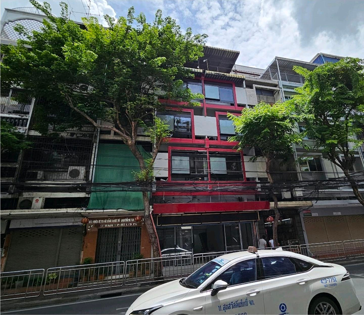 ให้เช่าสำนักงานเยาวราช บางลำพู : ปักหมุดออฟฟิศใหม่พร้อมเข้าอยู่ ใจกลางเยาวราช  |  Ready to move  | 
400m จาก MRT วัดมังกร