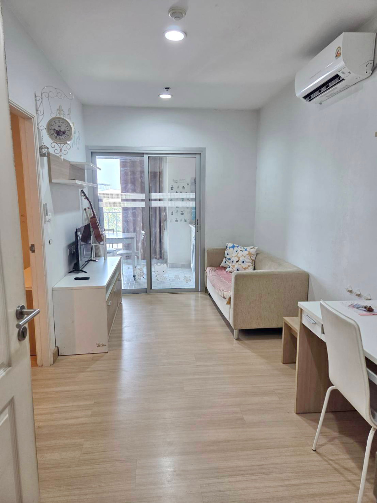 For RentCondoKasetsart, Ratchayothin : Condo for rent, Centric Scene Ratchavipha, corner room, has washing machine.