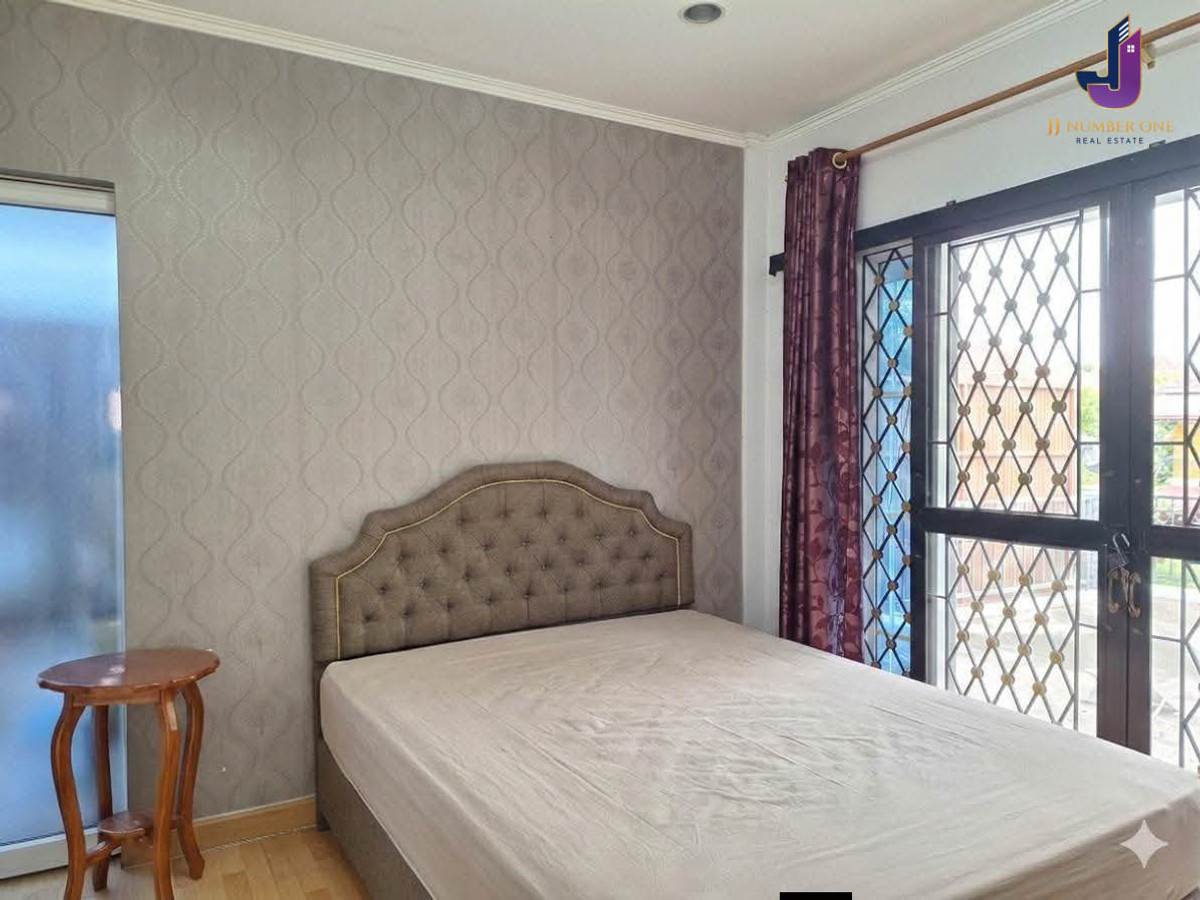 ขายบ้านลาดกระบัง สุวรรณภูมิ :  ขายบ้านเดี่ยว ภัทรา วงแหวน–อ่อนนุช  3 ห้องนอน 3 ห้องน้ำ เนื้อที่ 57.4 ตร.ว. พื้นที่ใช้สอย 160 ตร.ม.  บ้านเลขที่มงคลสุดหายาก 33/33