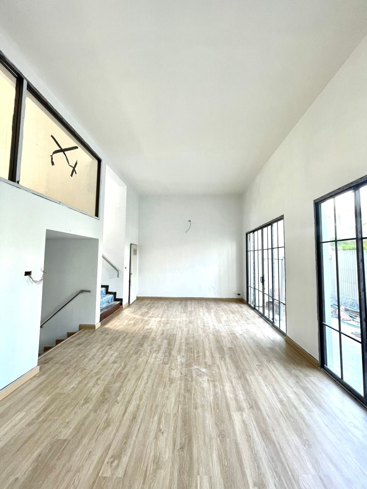 For RentTownhomeSukhumvit, Asoke, Thonglor : Townhouse for rent near Sukhumvit 31, can be used as a home office. Newly renovated, ready to move in