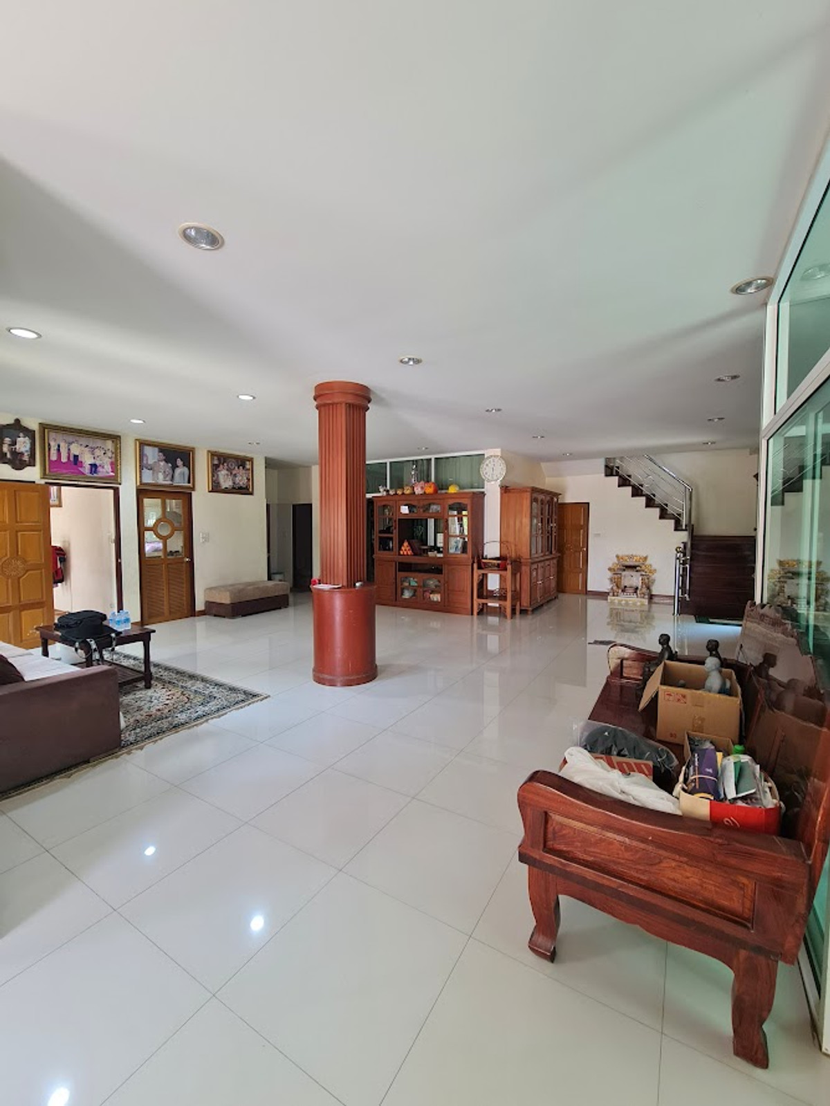 For SaleLandNakhon Pathom : Land for sale in Nakhon Pathom, Sam Phran District, with buildings, total area 6-3-79 rai, near Phetkasem Road.