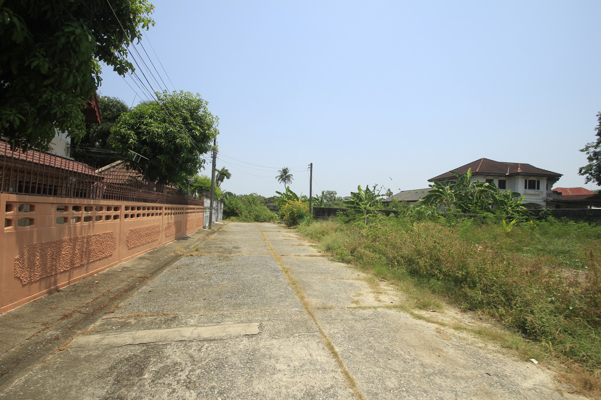 ขายที่ดินปิ่นเกล้า จรัญสนิทวงศ์ : ที่ดินพุทธมณฑลสาย2 ทวีวัฒนา-กาญจนาภิเษก15 ใกล้พระเทพตัดใหม่ หมู่บ้านสินพัฒนาธานี ที่ดินสร้างบ้านถมแล้ว แปลงมุมสวย 100วา เดินทางสะดวกได้หลายเส้นทาง  