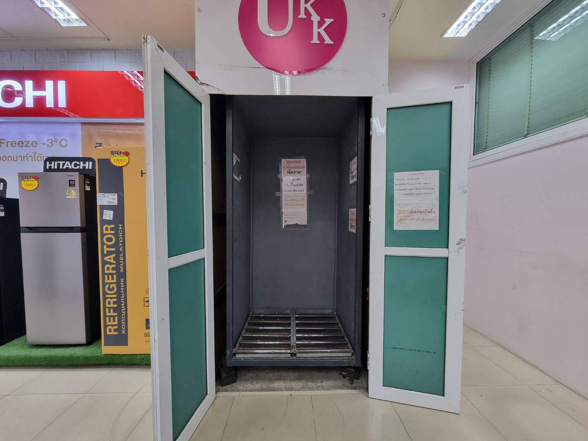 ขายอาคารพาณิชย์นนทบุรี บางใหญ่ บางบัวทอง : อาคารพาณิชย์ ซอยวัดลาดปลาดุก / 4 ห้องนอน (ขาย), Commercial Building Soi Wat Lat Pla Duk / 4 Bedrooms (FOR SALE) AOM097