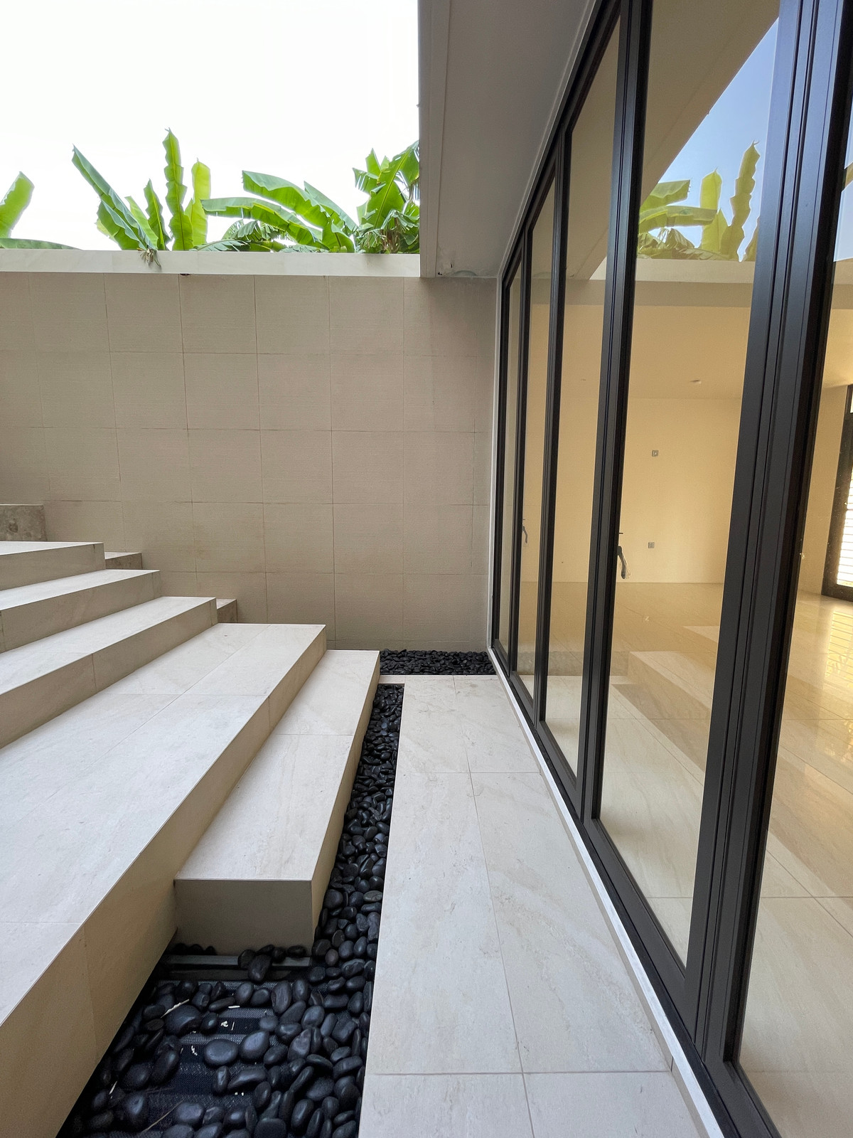 ขายบ้านเลียบทางด่วนรามอินทรา : 🔥 EXCLUSIVE PROMOTION 🔥โอกาสสุดท้ายในการครอบครองในราคาพิเศษที่สุด [ขาย] 💎 Ultra Luxury Show Unit | ELIVA Ekkamai - Eastville 💎 บ้านเดี่ยวหรู 3 ชั้น ดีไซน์ Mid-Century Modern — ความเป็นส่วนตัวสูงสุดเพียง 4 ยูนิตในโครงการ!