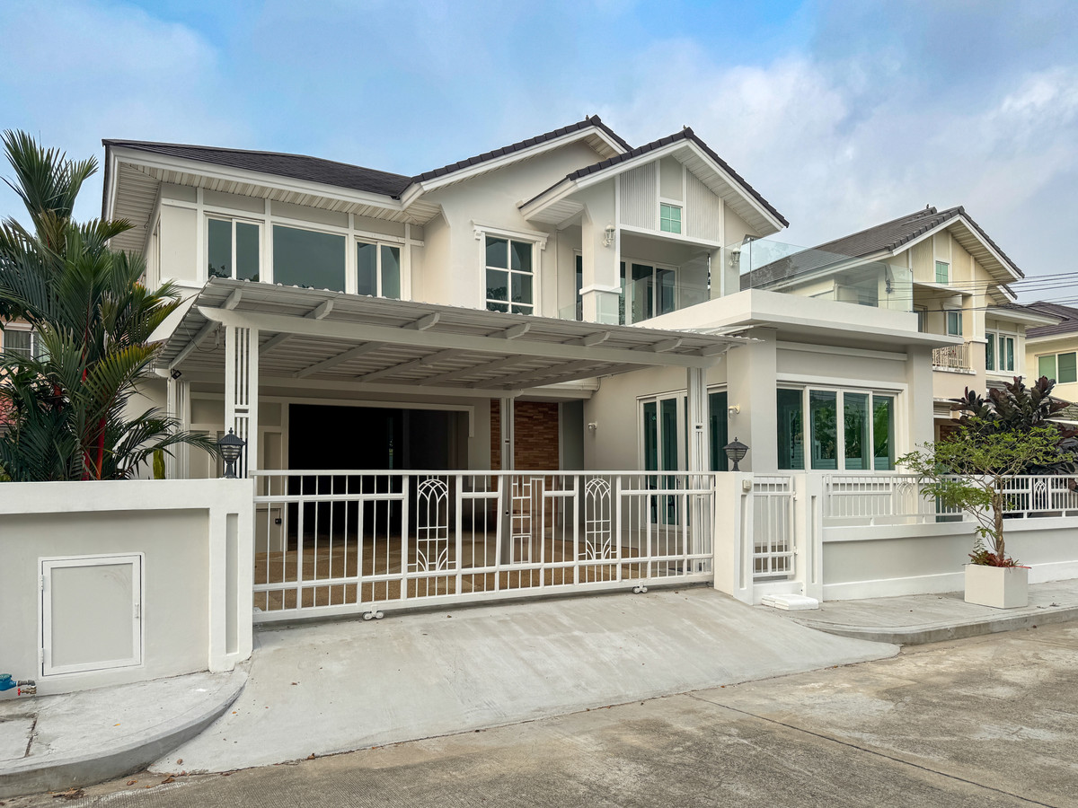 ขายบ้านลาดกระบัง สุวรรณภูมิ : ขายบ้านเดี่ยว Perfect Place Sukhumvit 77-Suvarnabhumi : เพอร์เฟค เพลส สุขุมวิท77-สุวรรณภูมิ เฟส 3 บ้านมีการต่อเติมด้วยโครงสร้างที่ดีมาก ต่อเติมเรือนรับรองหน้าบ้านและห้องแม่บ้าน 