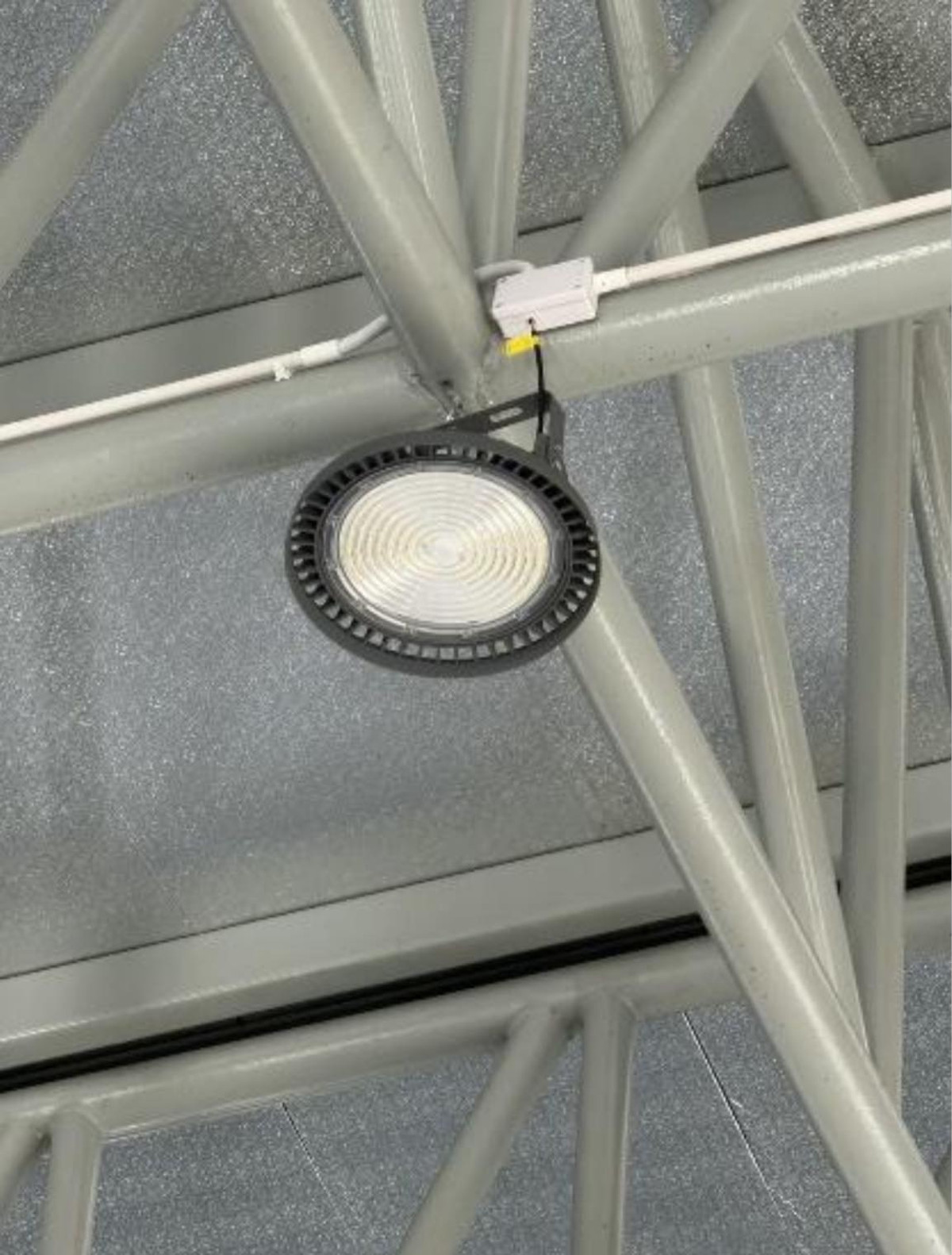 For RentWarehouseRama 2, Bang Khun Thian : Warehouse for rent, Rama 2, Bang Khun Thian (near Rama 2 Road), usable area 1,800 sq m, space to receive heavy items.