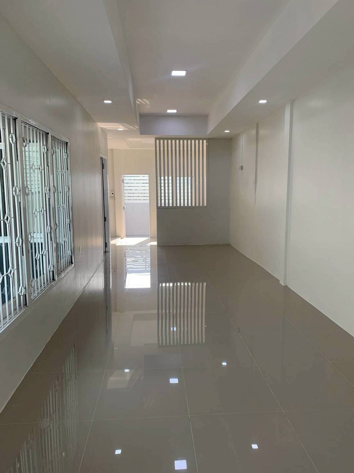 For SaleHouseMin Buri, Romklao : 1-story twin house for sale, area 33 sq m., Chuan Chuen Village, Soi Chuan Chuen 13, Ramkhamhaeng Road 102, Saphan Sung, near Ramkhamhaeng University, NIDA, Top Supermarket, Golden. Place, Sammakorn Place The Mall Bangkapi