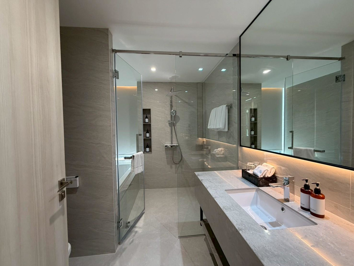 For RentSukhumvit, Asoke, Thonglor : GM Estate Executive Apartment Sukhumvit 20 – 3 Beds + Multi-Purpose Room, 200 sq.m. Please call: 062-496-6454