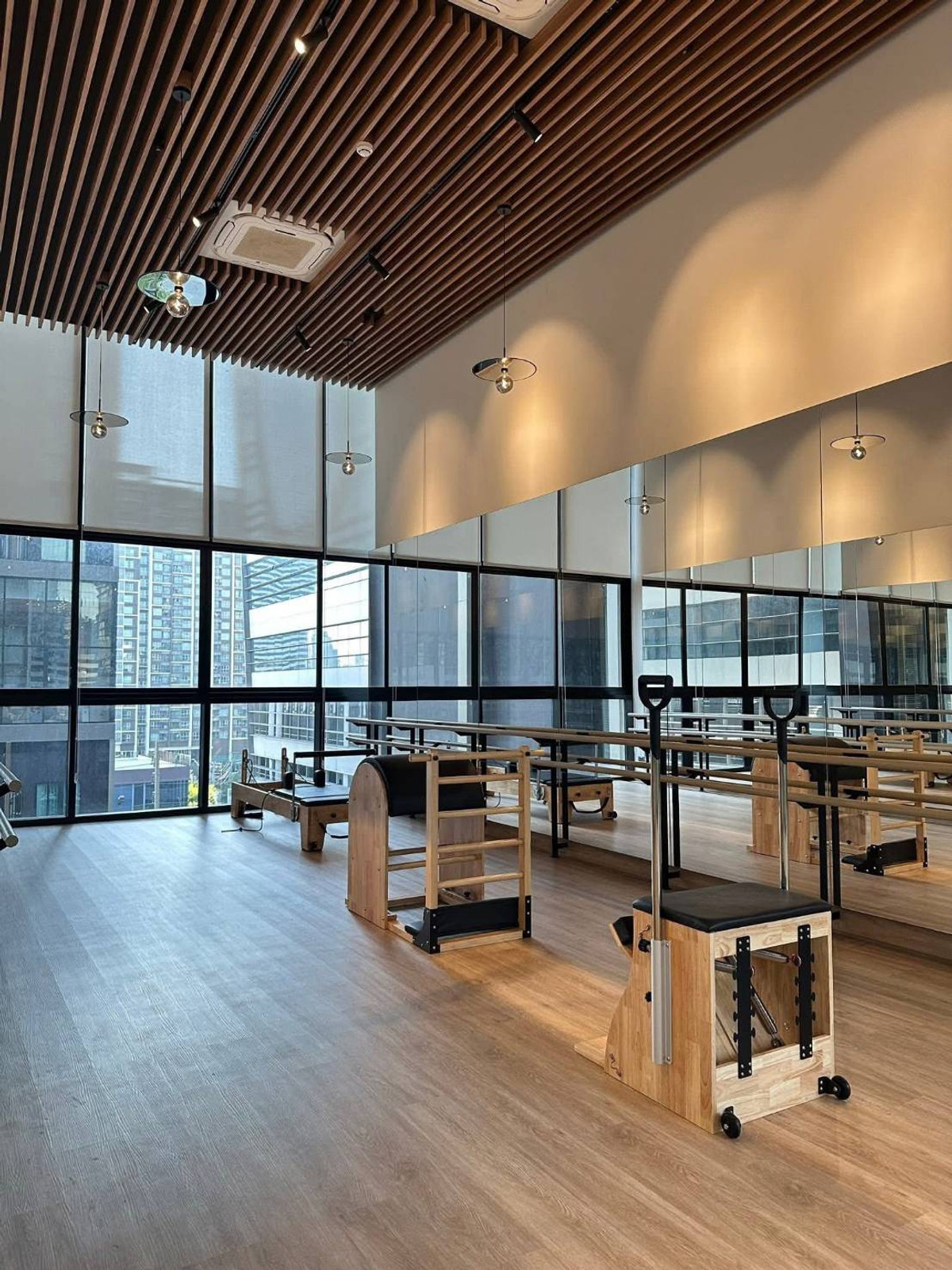 ให้เช่าคอนโดพระราม 9 เพชรบุรีตัดใหม่ RCA : ให้เช่า ✨ Nue District R9 Rama 9 ✨ เฟอร์นิเจอร์ และ เครื่องใช้ไฟฟ้าครบ ใกล้ MRT พระราม 9