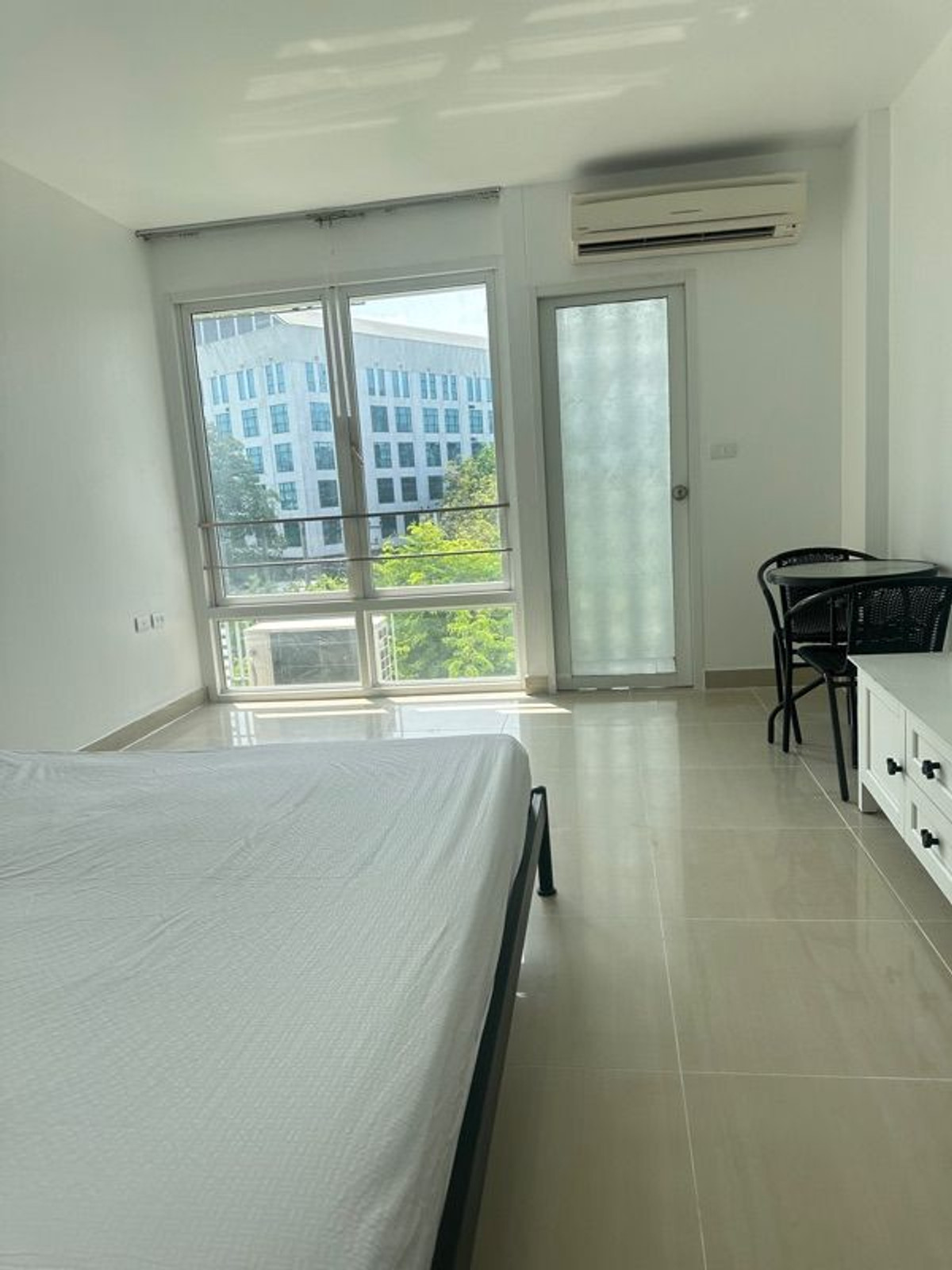 For SaleCondoRama9, Petchburi, RCA : (Code S5486) Condo for sale, project I - House Laguna Garden: I - House Laguna Garden // Condo with places to eat and travel, location in the middle of the city.