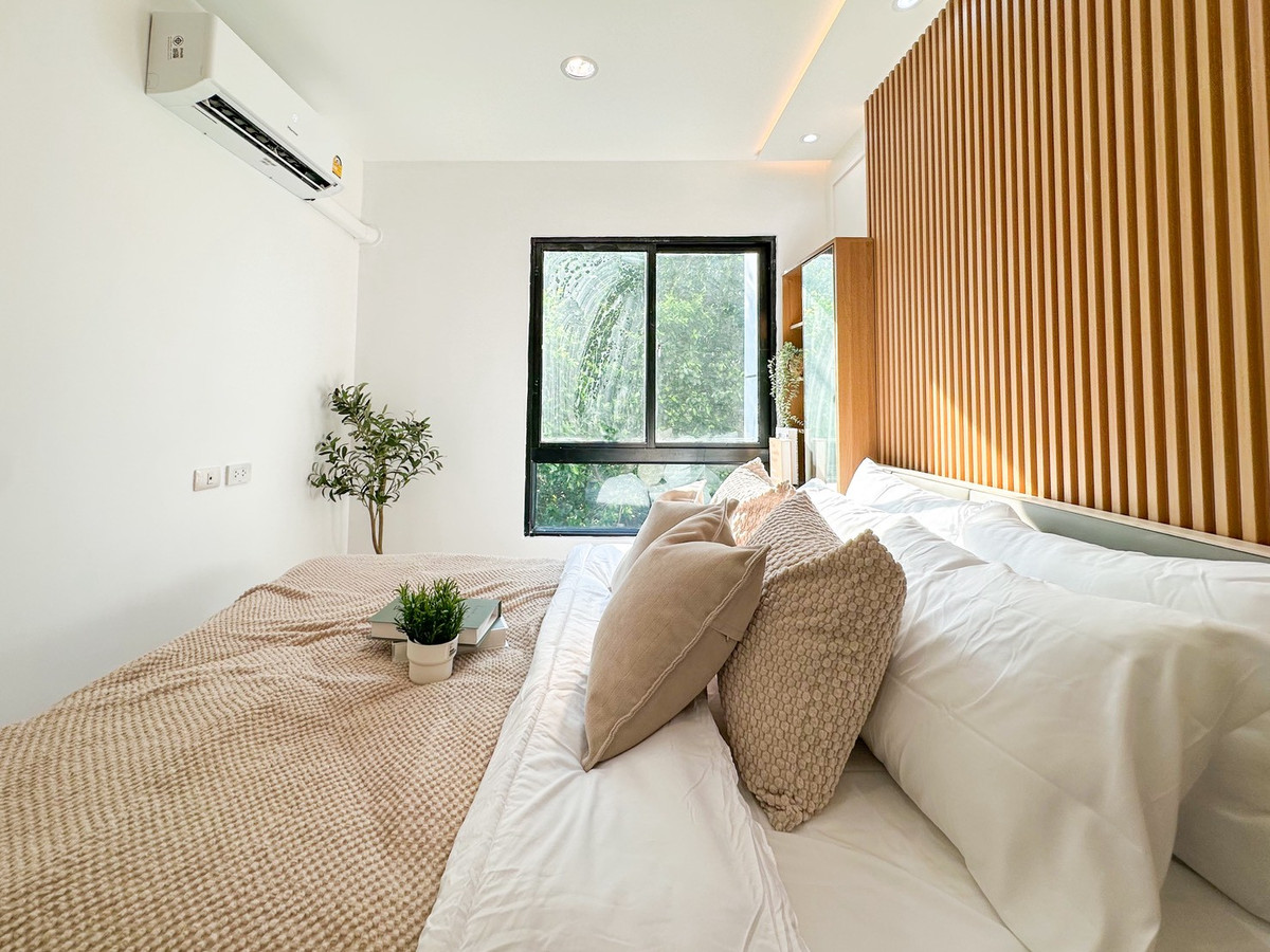 ขายคอนโดบางนา แบริ่ง ลาซาล : 🔥 [HOT DEAL] ลดแรง 2 แสน!  🌟 ขาย iCondo สุขุมวิท 105 (ลาซาล)  🍳 ครัวแยกกั้นกระจก  🎁 เฟอร์ฯ ใหม่ครบพร้อมอยู่ !