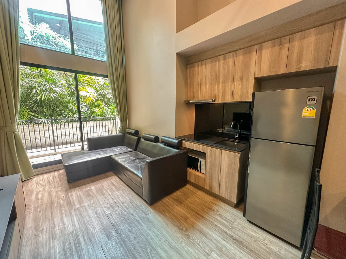 ให้เช่าคอนโดสาทร นราธิวาส : 🏡 ปล่อยเช่า Blossom Condo Sathorn–Charoenrat (ย่านสาทร)