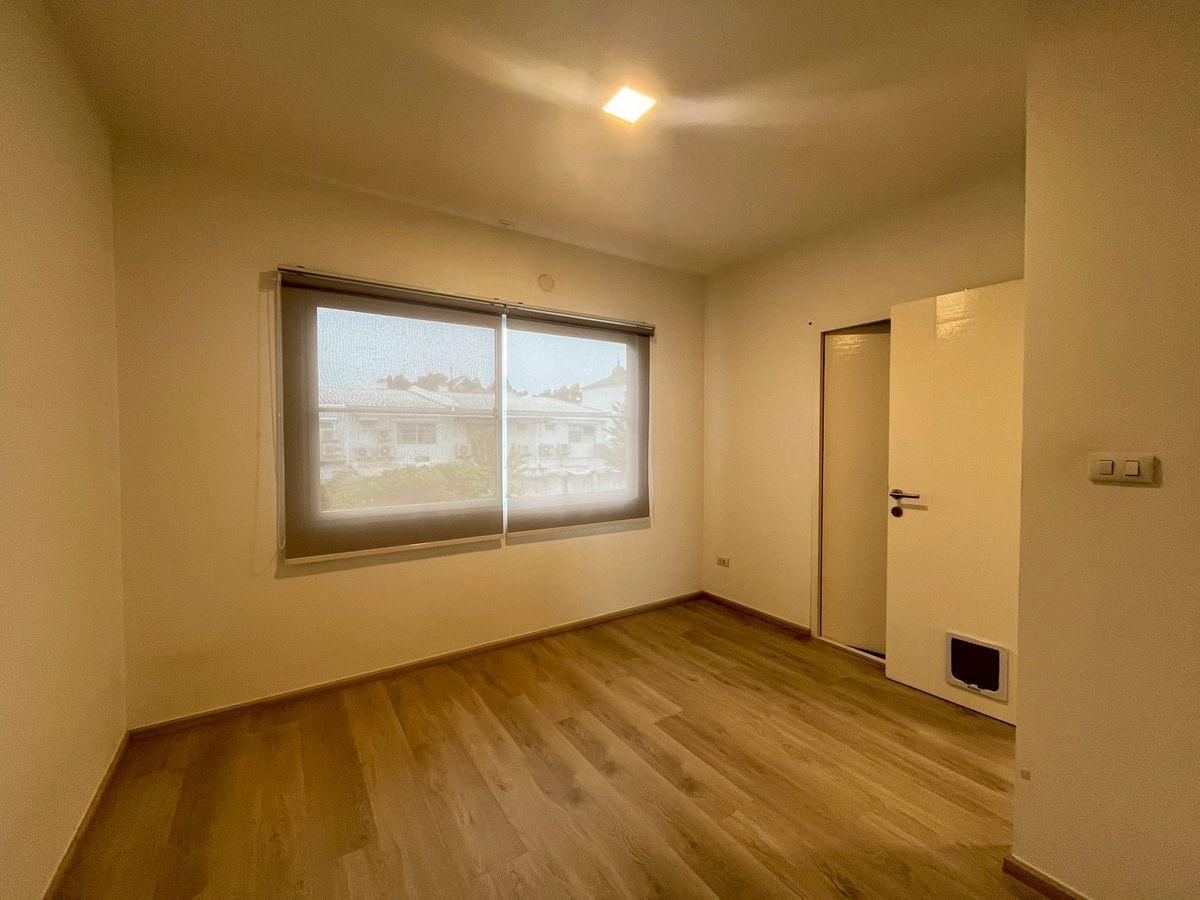 For RentTownhomeBangna, Bearing, Lasalle : 2-story townhome with furniture, beautifully decorated, for rent in Bangna-Bang Kaeo area. Near Ramkhamhaeng University Bangna campus only 700 meters.