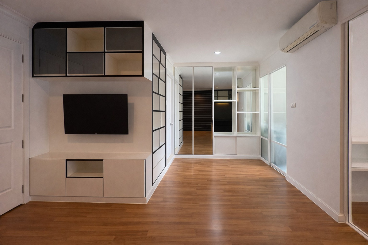 For SaleCondoRama9, Petchburi, RCA : 🔥Lumpini Place Rama 9 - Ratchada 🚗About 700 meters from MRT Rama 9, there is a shuttle van under the condo.