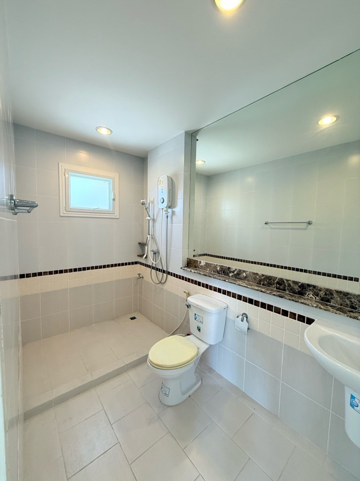 For SaleHouseRathburana, Suksawat : Complete functions, all in one house, large house up to 83 sq m. Saransiri Pracha Uthit - Suksawat Location next to the main road