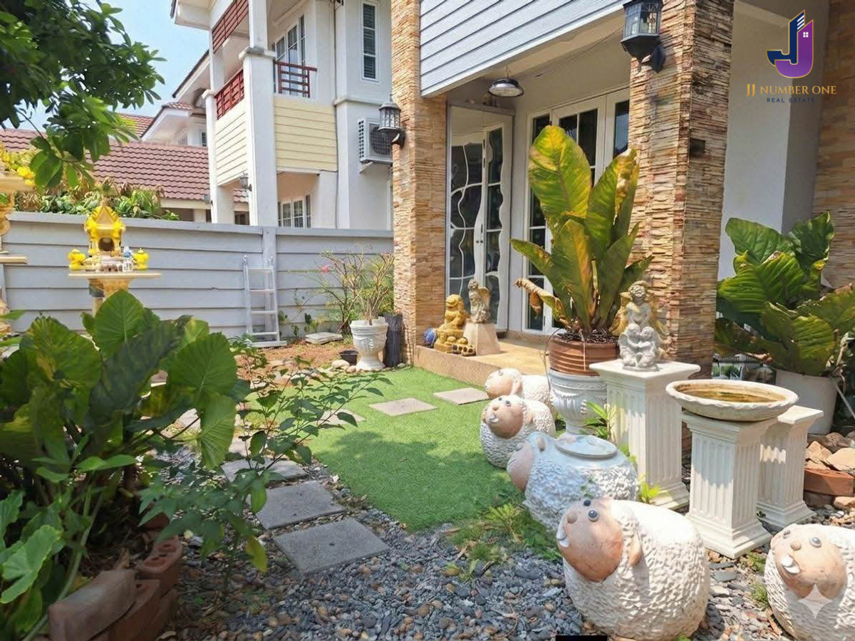 ขายบ้านลาดกระบัง สุวรรณภูมิ :  ขายบ้านเดี่ยว ภัทรา วงแหวน–อ่อนนุช  3 ห้องนอน 3 ห้องน้ำ เนื้อที่ 57.4 ตร.ว. พื้นที่ใช้สอย 160 ตร.ม.  บ้านเลขที่มงคลสุดหายาก 33/33