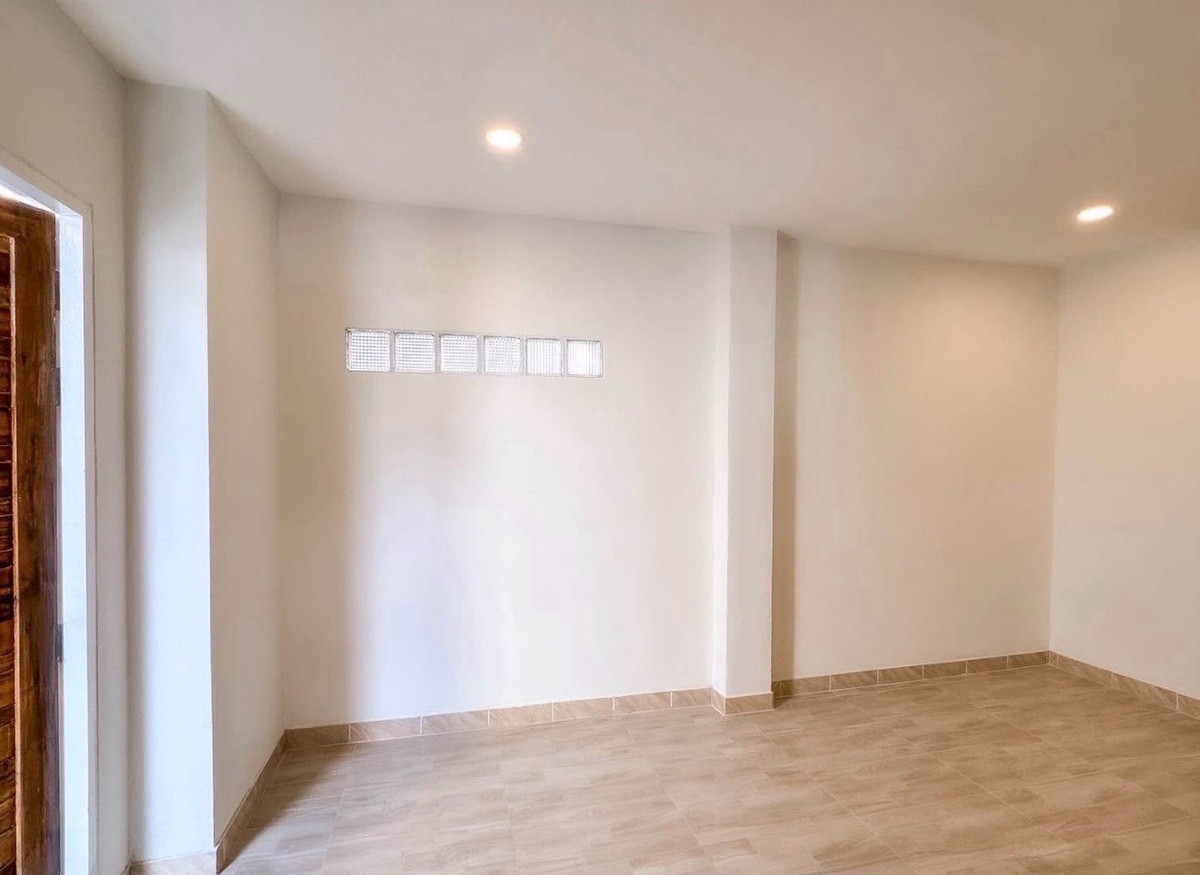 For SaleHome OfficeRamkhamhaeng, Hua Mak : 4-Storey Renovated Home Office Baan Klang Muang Rama 9 Ladprao Town in Town Ready for Business Near Expressway