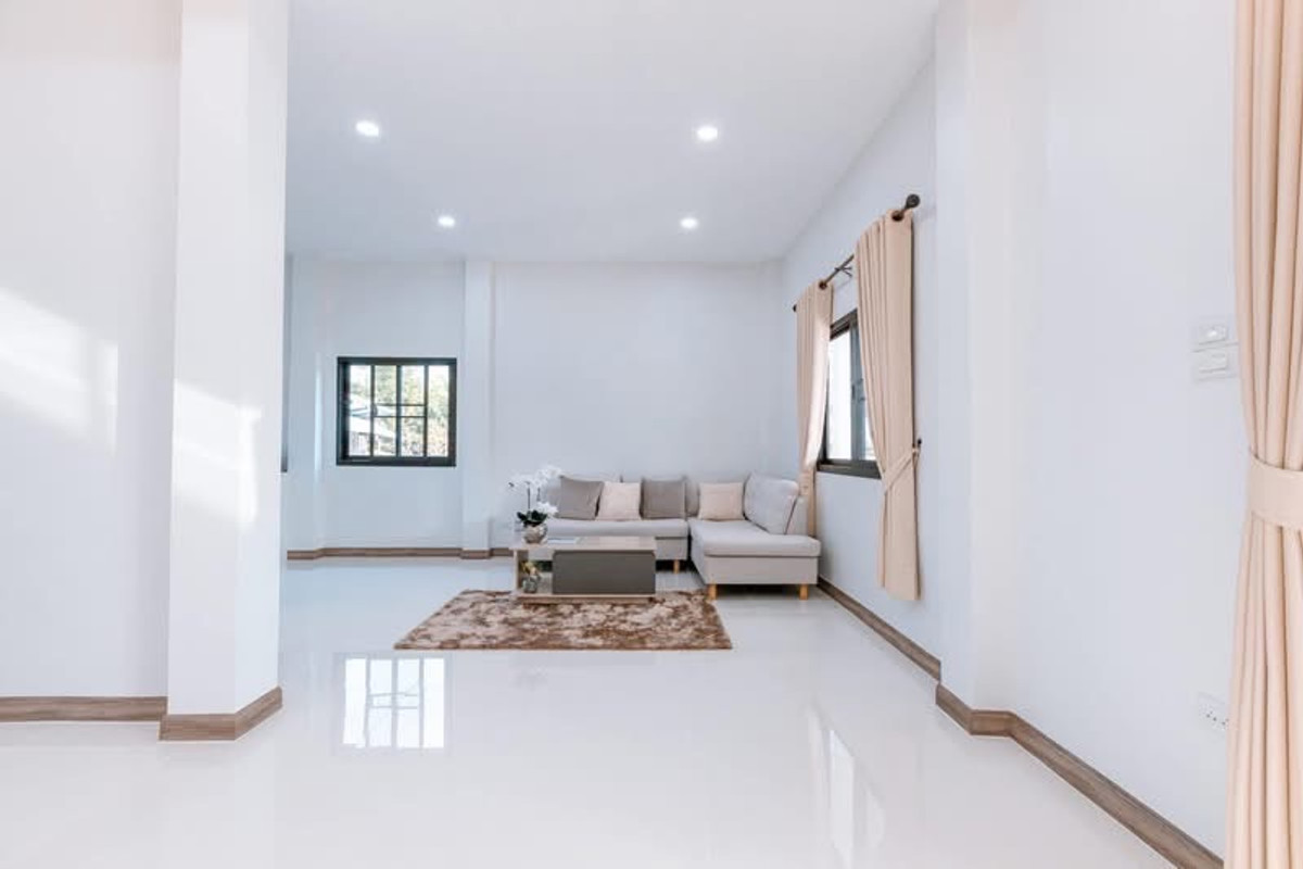 ขายบ้านเชียงราย : ✈️ ด่วน! ขายบ้านเดี่ยวพร้อมอยู่เชียงราย (โซนบ้านดู่) ดีไซน์มินิมอล พื้นที่กว้าง 88.6 ตร.ว. ใกล้สนามบินแม่ฟ้าหลวงเพียง 5 นาที! 🏡