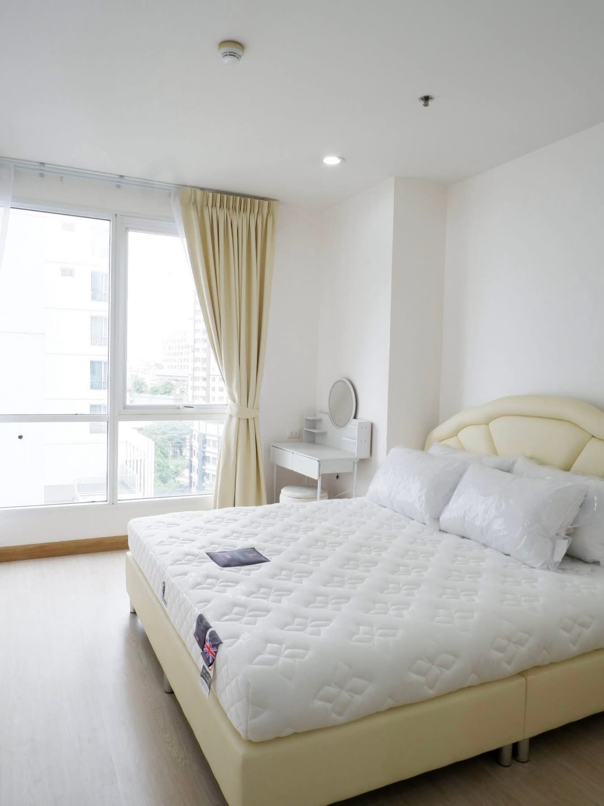 For SaleCondoRatchathewi,Phayathai : 🏙️✨ Condo for sale The Complete Rajprarop | large room, location in the heart of the city (HBH-SI-142)
