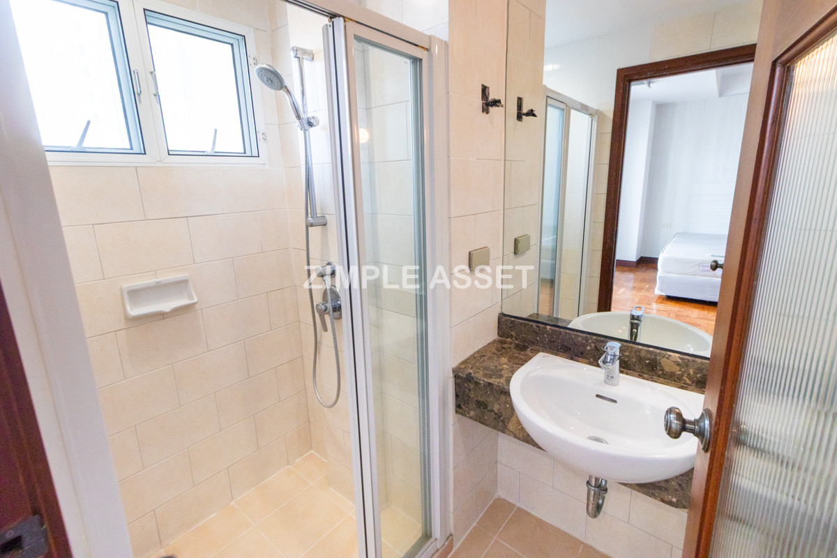 For RentSukhumvit, Asoke, Thonglor : Line ID: @zimple_asset  A luxurious residential in Sukhumvit 24. Fully furnished with complete facilities, offering a comfortable “home-like” atmosphere in a prime location with convenient access to BTS and shopping center. Pet friendly🐶