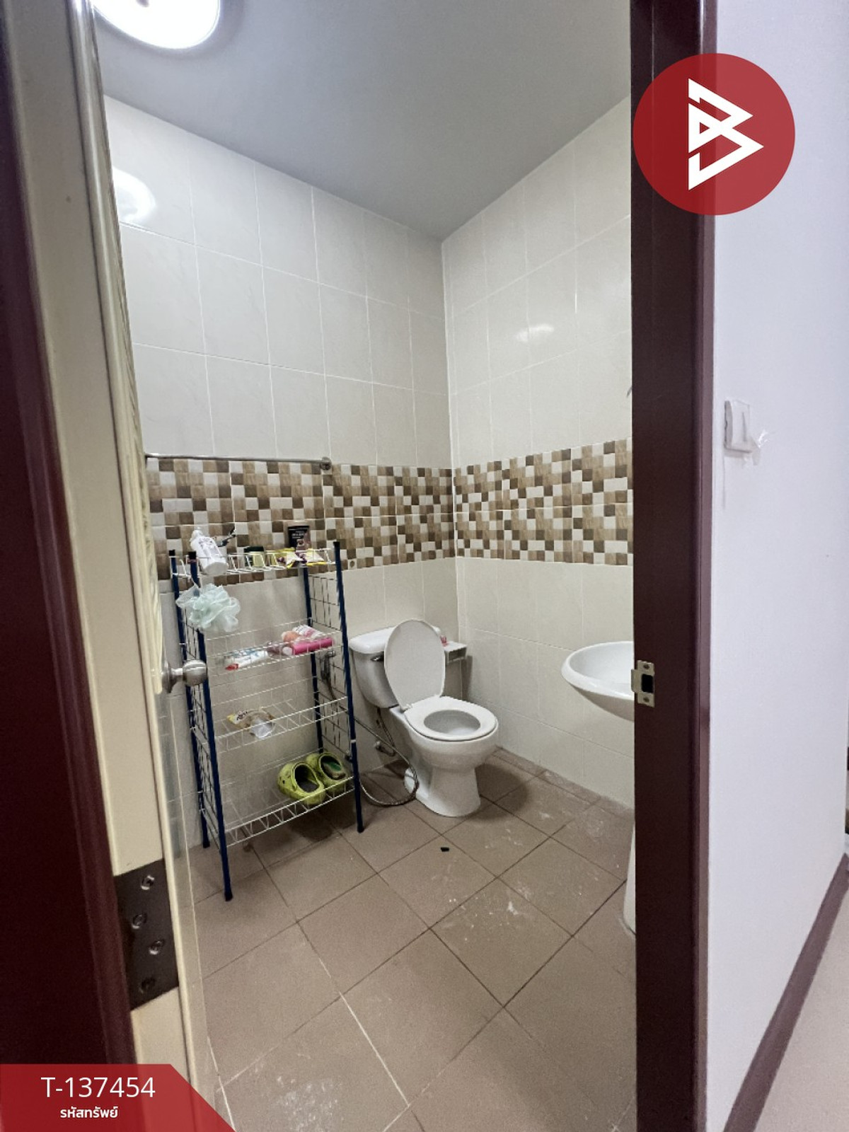 For SaleTownhomeSamut Prakan,Samrong : Townhouse for sale Manthakarn Ville Village, Bang Phli-Tamru, Samut Prakan