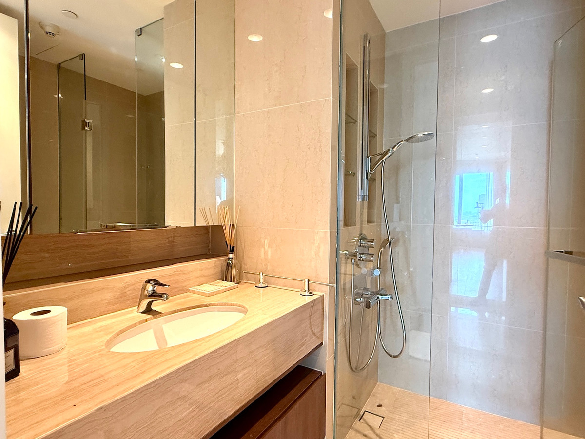 ให้เช่าคอนโดวิทยุ ชิดลม หลังสวน : คอนโด 3 ห้องนอน พื้นที่กว้างขวาง วิว Royal Sport Club