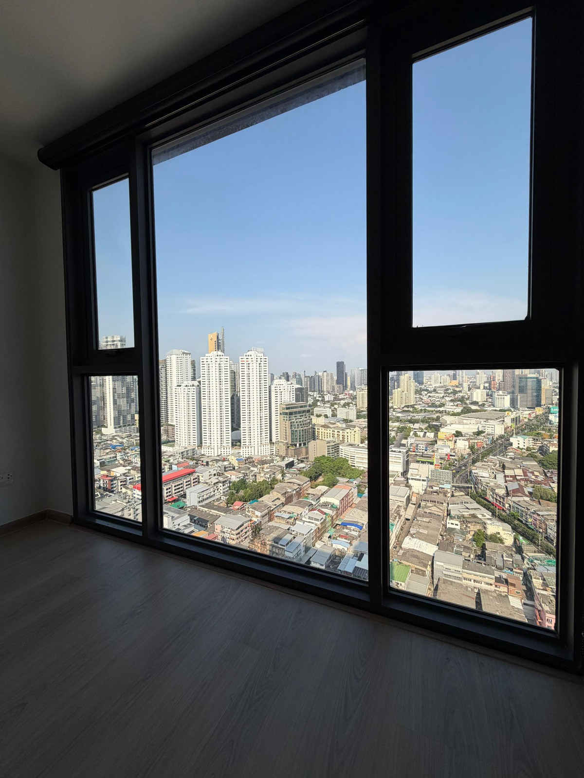 For RentCondoKhlongtoei, Kluaynamthai : Life Asoke Rama 4 | Rare Duplex 3BR on 33rd Floor | River View | 95,000 THB