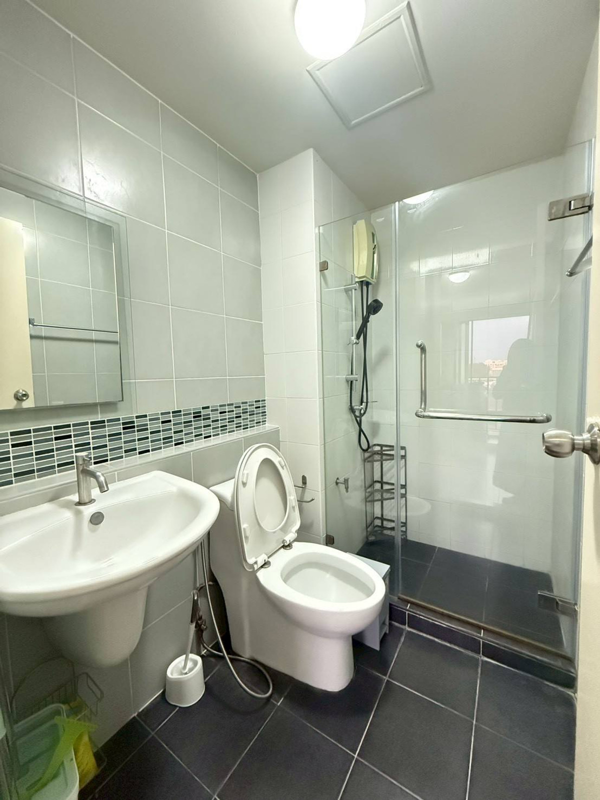 For RentCondoNawamin, Ramindra : Beautiful room, good location, cute price. Hurry and reserve before it's gone ‼️ For rent DCONDO RAMINDRA, nice condo, good atmosphere, fully decorated room, furniture + complete electrical appliances. Ready to move in immediately.