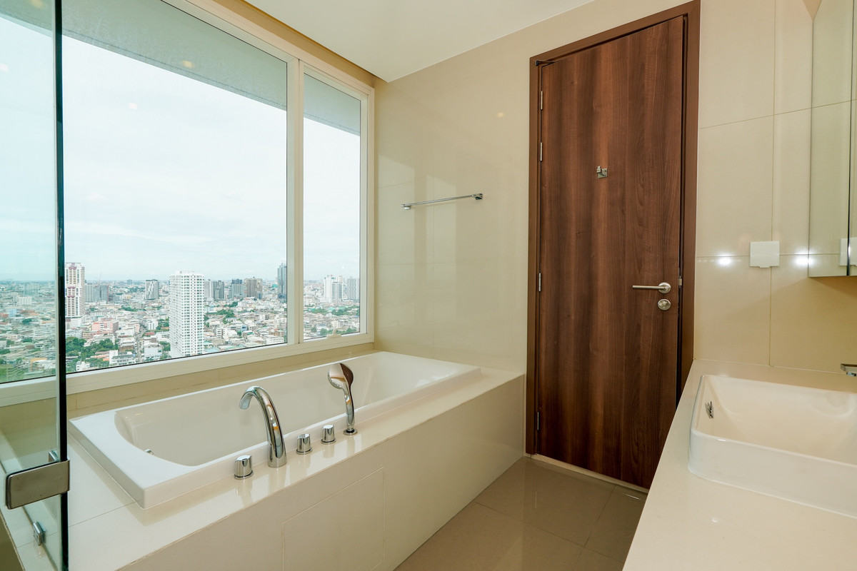 For SaleCondoSathorn, Narathiwat : Best Price🎉 River View Condo📍Menam Residence, 3 BR, 3 Parkings, Near Shrewsbury School