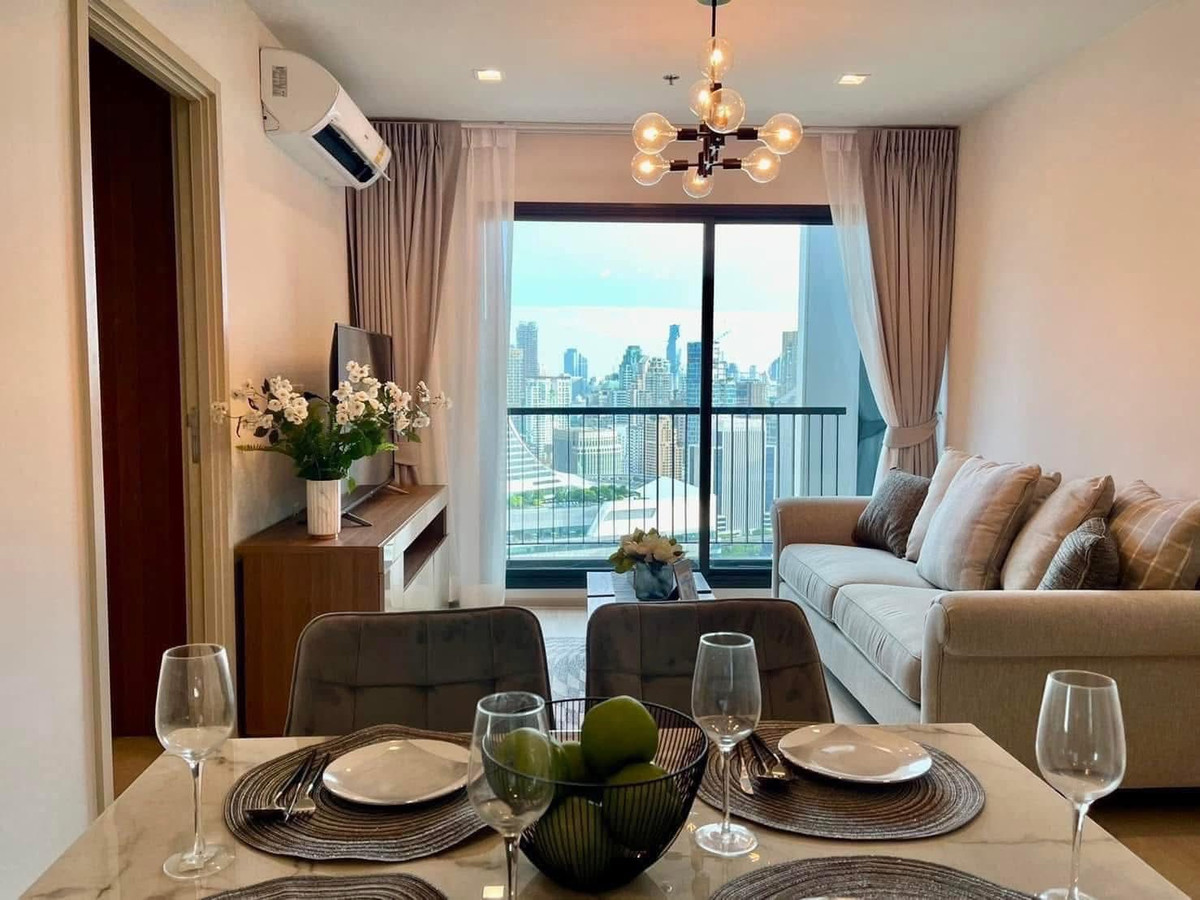 For RentCondoWitthayu, Chidlom, Langsuan, Ploenchit : ⭐️ Life One Wireless ⭐️ 2 Bed 2 Bath, luxury room, fully decorated. There is complete furniture ready to move in.