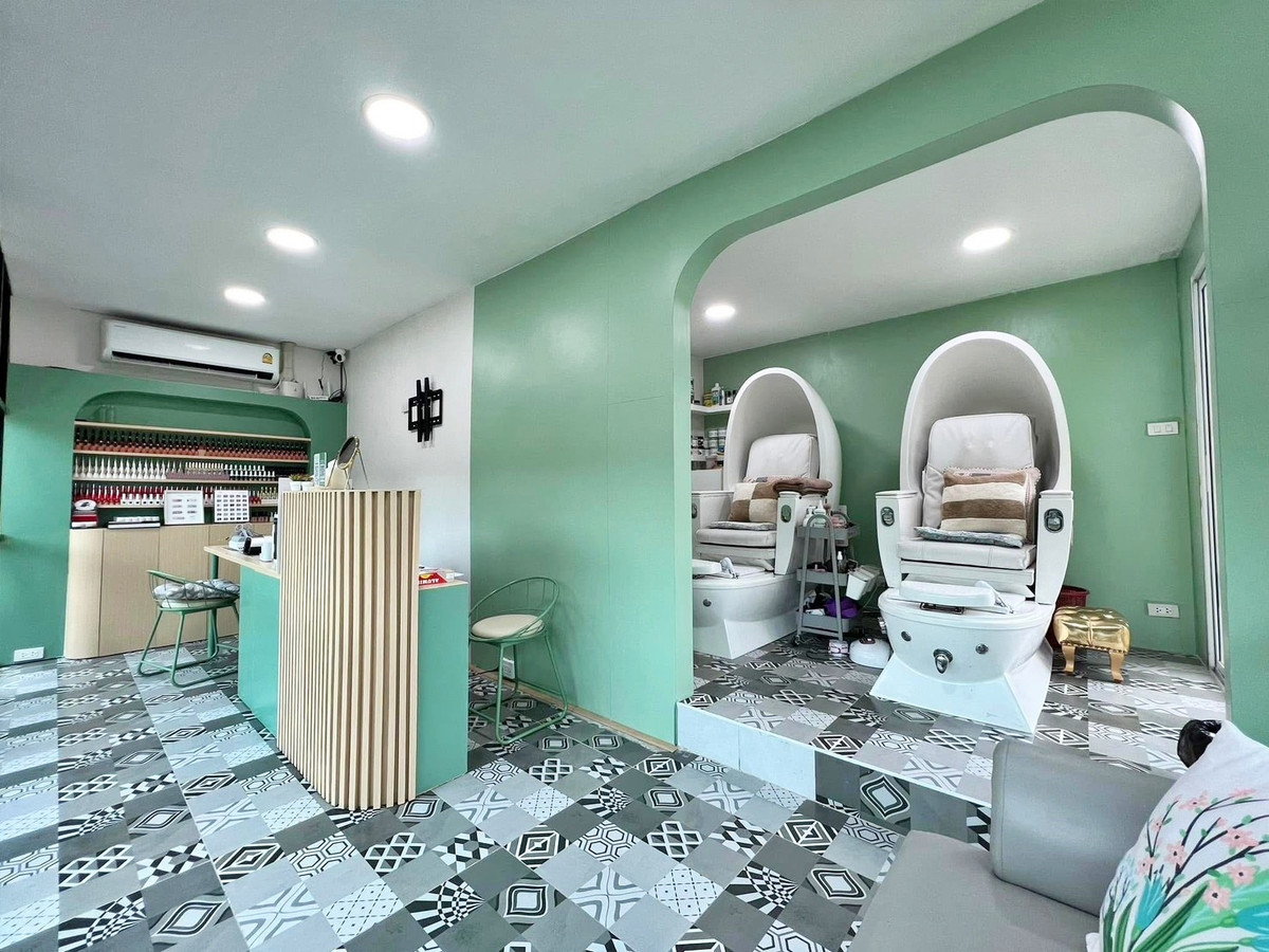 เซ้งร้านค้า/ตลาดนัดวงเวียนใหญ่ เจริญนคร : เซ้งร้านทำเล็บ ในปั้มปตท. ปัญญาอินทรา ค่าเช่าวันล่ะไม่ถึง 500 บ มีพื้นที่ข้างร้านจัดสวน