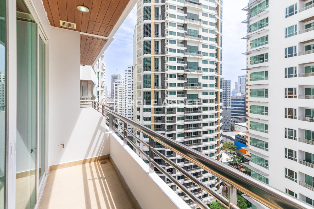 For RentSukhumvit, Asoke, Thonglor : Line ID: @zimple_asset Luxury aprtment in center of sukhumvit. Offering premium facilities for an elevated living experience. Surrounded by leading shopping malls in a prime location.