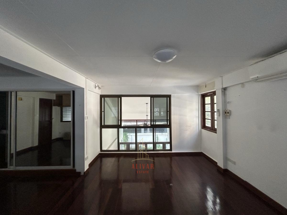 ให้เช่าโฮมออฟฟิศเกษตรศาสตร์ รัชโยธิน : RH034126 ให้เช่า Home Office สไตล์ Cafe 2 ชั้น ย่าน งามวงศ์วาน ใกล้ BTS และ ม.เกษตร