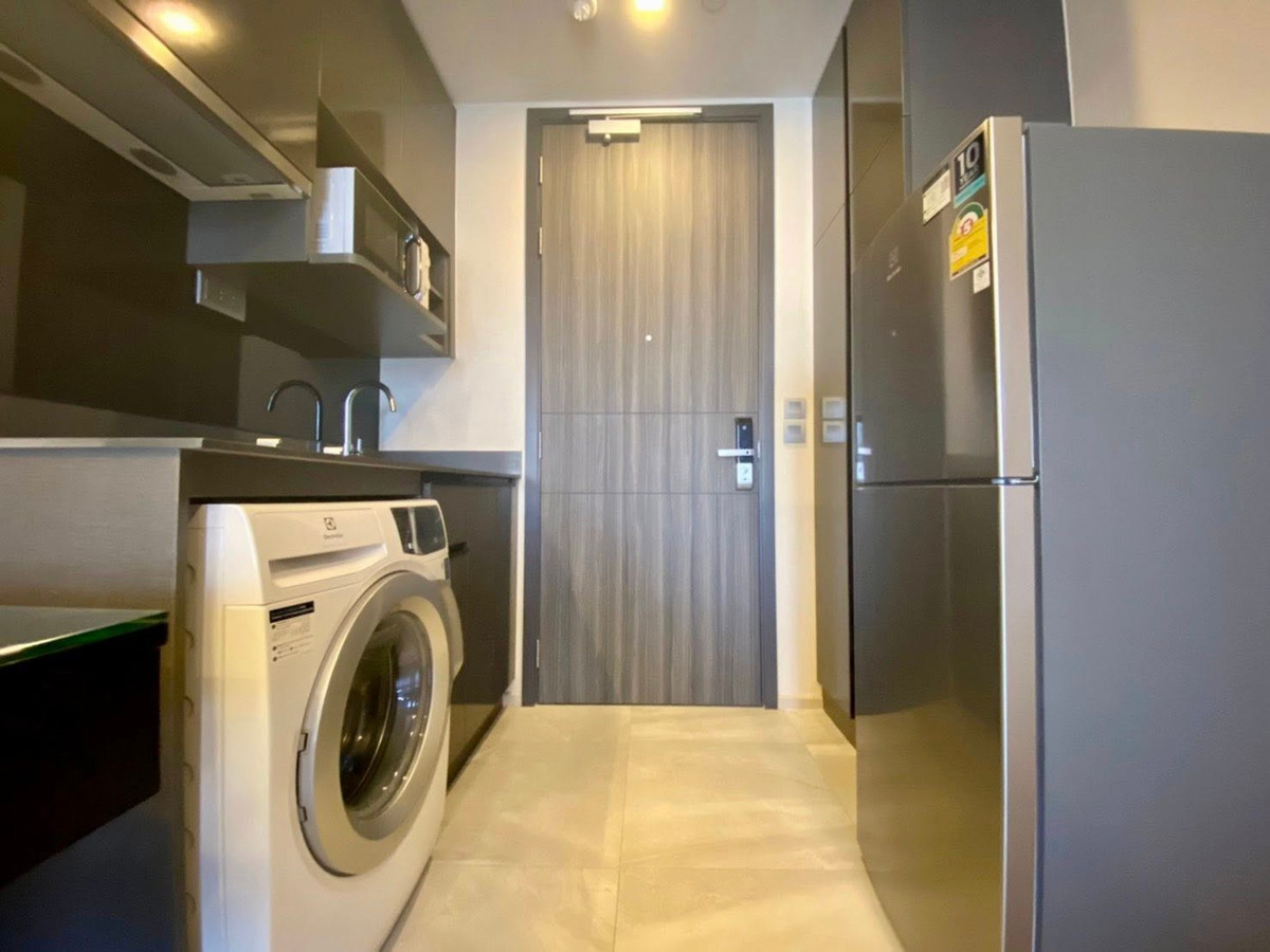 For RentCondoSukhumvit, Asoke, Thonglor : 🔥 Ashton Asoke, very beautiful room! 1 bedroom, 35 sq m, next to MRT Sukhumvit 0 meters, only 35,000/month, room ready to move in, open city view, high floor.