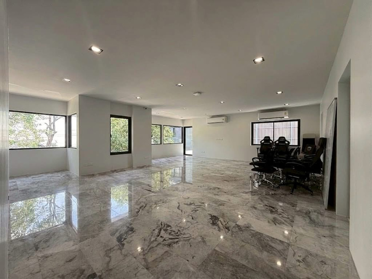 ให้เช่าโฮมออฟฟิศสุขุมวิท อโศก ทองหล่อ : Home Office For Rent! – ให้เช่าโฮมออฟฟิศ 2 ชั้น 400sq.m. ทำเลทองหล่อ 25 จดทะเบียนบริษัทได้ ที่จอดรถ 7–8 คัน
