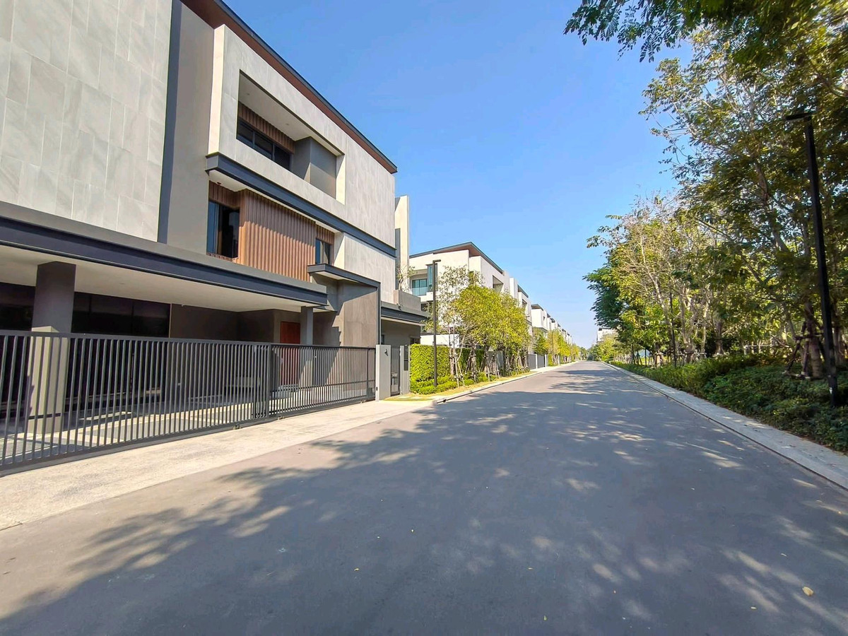 For RentHouseYothinpattana,CDC : Luxury 3-story house, 8 bedrooms, fully furnished, beautifully decorated, for rent in Yothin Phatthana-Ramindra area, near Crystal Design Center (CDC), only 2.3 km.