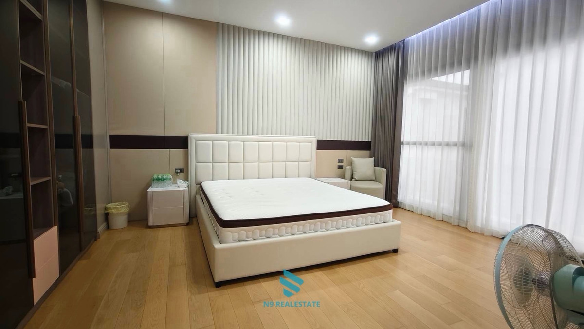 ขายบ้านเลียบทางด่วนรามอินทรา : (ขาดทุน10ล้าน) The glamor บ้าน+สระว่ายน้ำแต่งสวยเฟอร์ครบ พร้อมอยู่ ห่างเอกมัย 10 นาที 