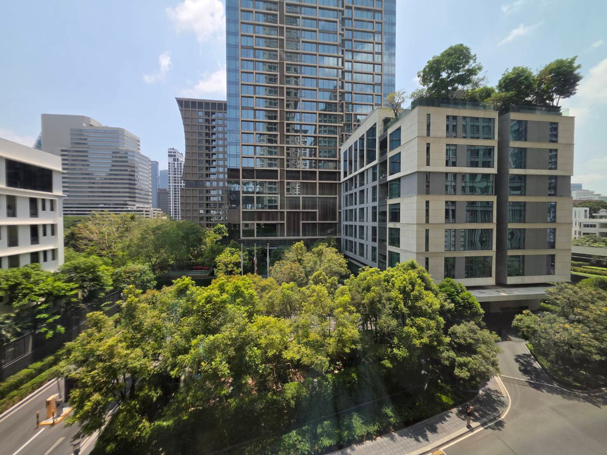 For RentCondoWitthayu, Chidlom, Langsuan, Ploenchit : Sindhorn Residence: 75sqm. 1bed 1bath 75,000/mth. Rare Corner unit Am: 0656199198