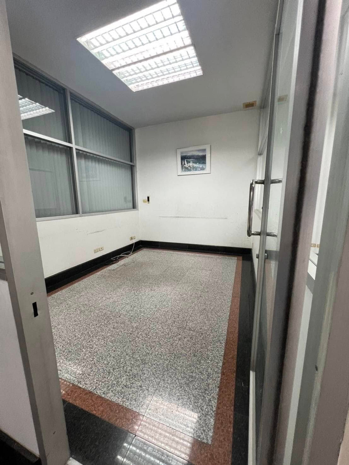 For RentOfficeMahachai Samut Sakhon : P0639/Office for rent 120 sq m. Mahachai, ready to use, support business immediately.