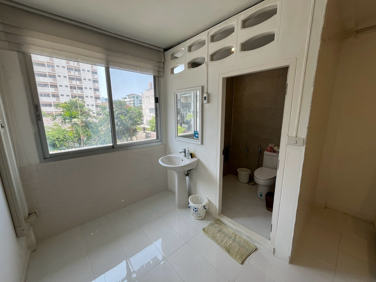 ให้เช่าร้านค้า/ตลาดนัดอารีย์ อนุสาวรีย์ : ให้เช่า พื้นที่ธุรกิจ ชั้น 1+ชั้นลอย @ อารีย์ พญาไท ใกล้ รถไฟฟ้า BTS 270 เมตร